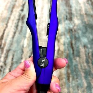Ion mini hair straightener